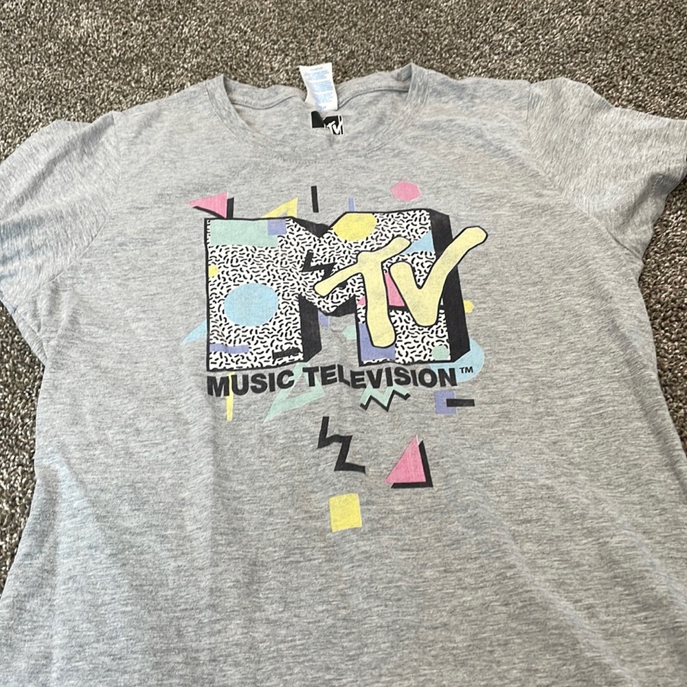 Graphic tee